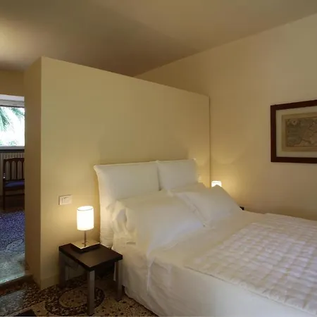 罗斯玛丽诺别墅酒店 2* 卡莫利